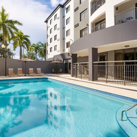 Courtyard By Marriott Miami At Dolphin Mall Sweetwater Exterior foto