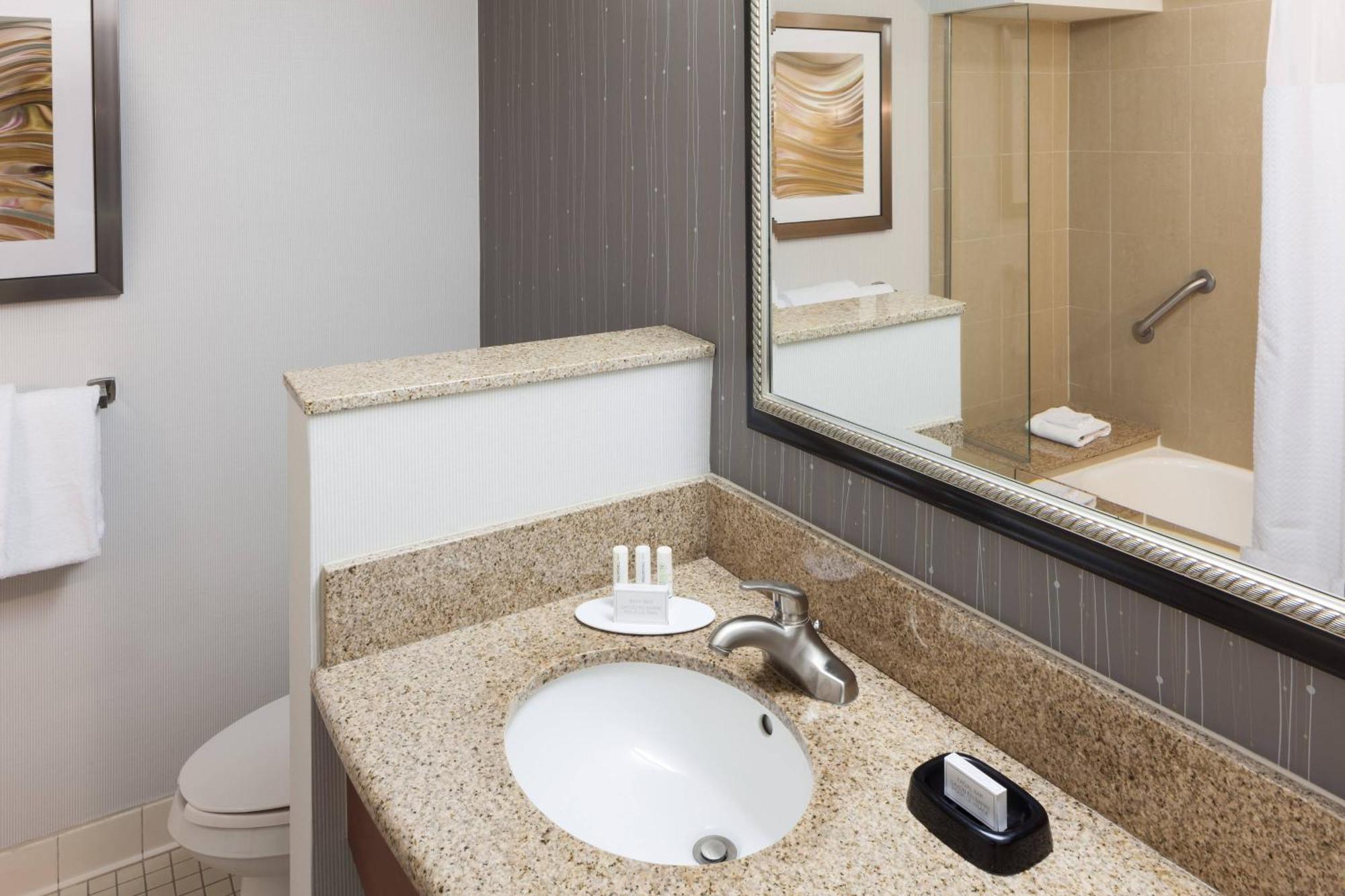 Courtyard By Marriott Miami At Dolphin Mall Sweetwater Exterior foto