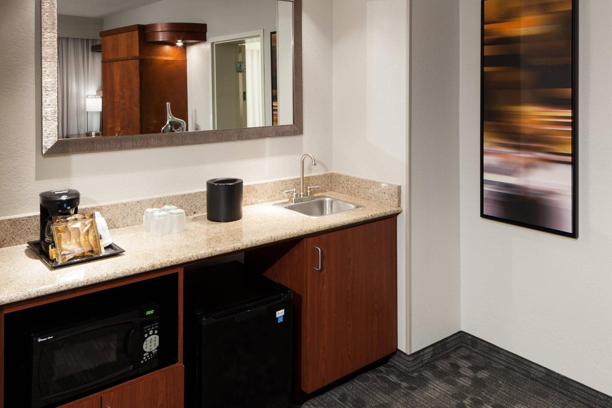 Courtyard By Marriott Miami At Dolphin Mall Sweetwater Exterior foto