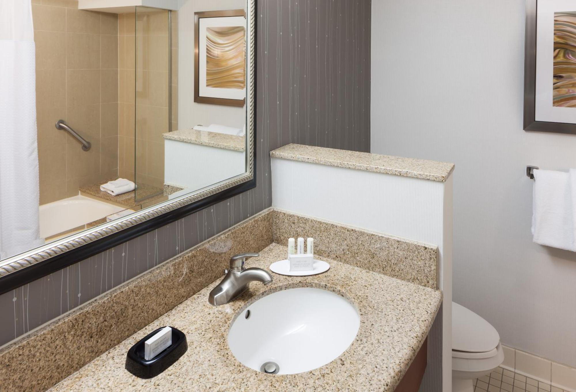 Courtyard By Marriott Miami At Dolphin Mall Sweetwater Exterior foto