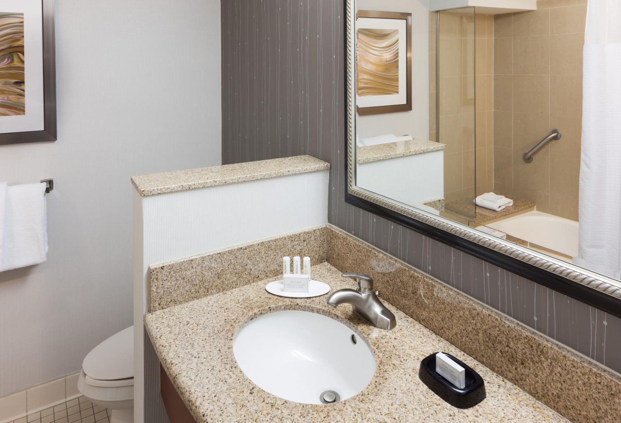 Courtyard By Marriott Miami At Dolphin Mall Sweetwater Exterior foto