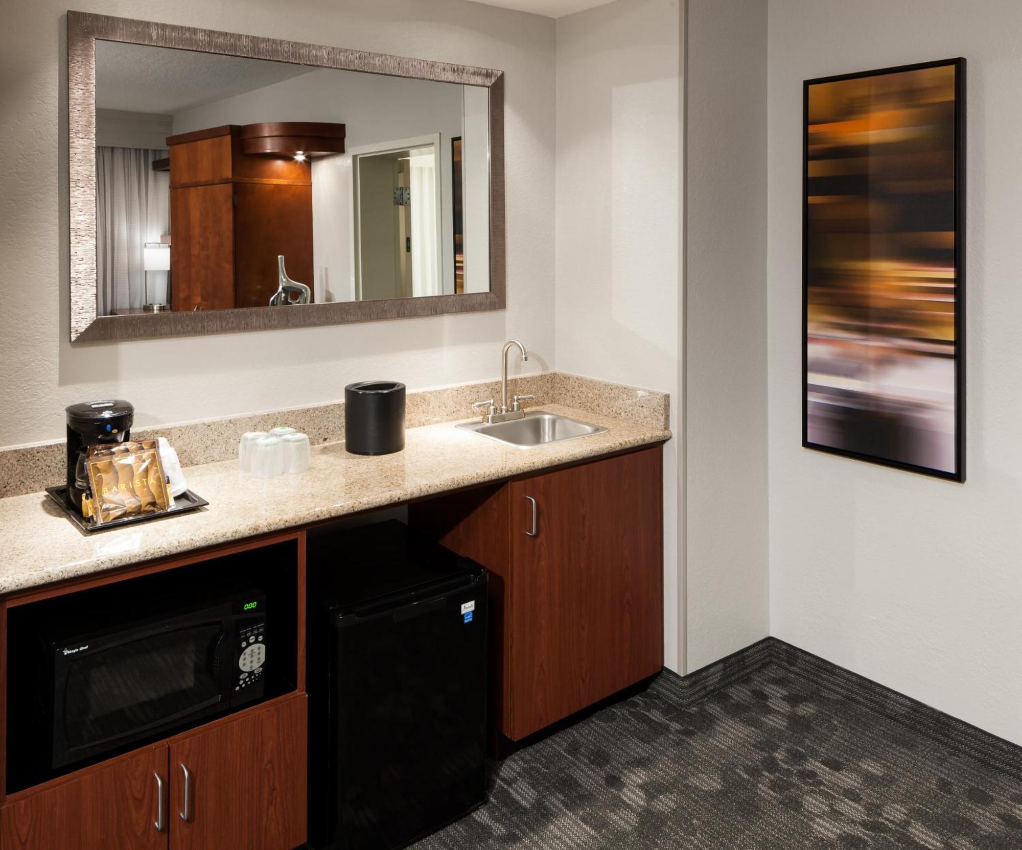 Courtyard By Marriott Miami At Dolphin Mall Sweetwater Exterior foto