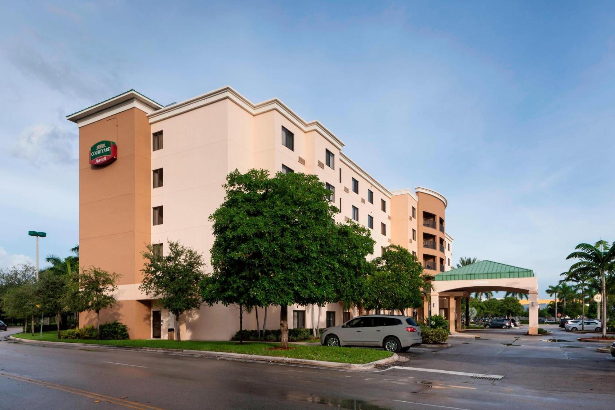 Courtyard By Marriott Miami At Dolphin Mall Sweetwater Exterior foto