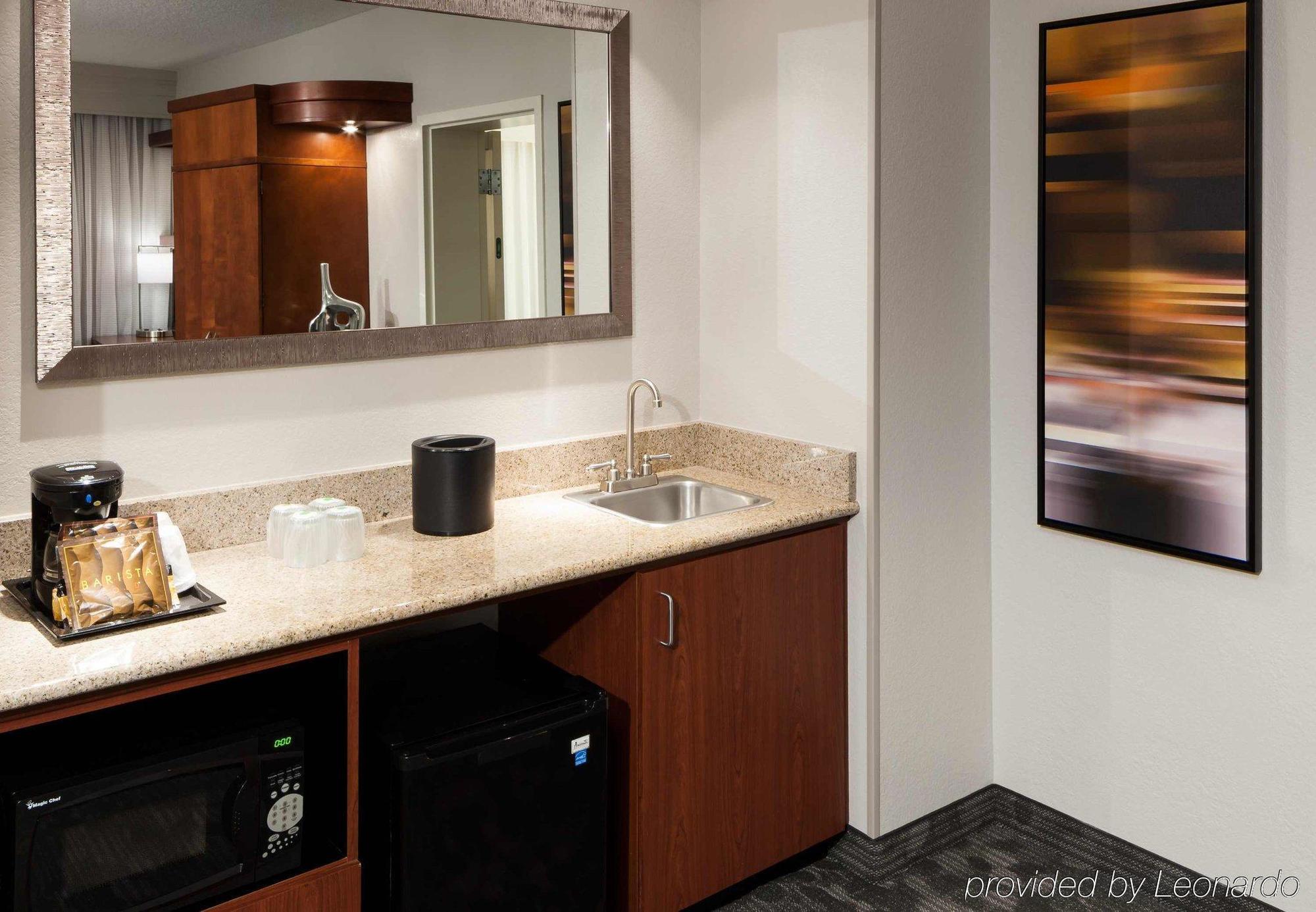 Courtyard By Marriott Miami At Dolphin Mall Sweetwater Exterior foto