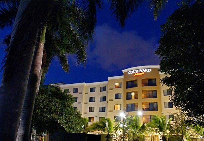Courtyard By Marriott Miami At Dolphin Mall Sweetwater Exterior foto